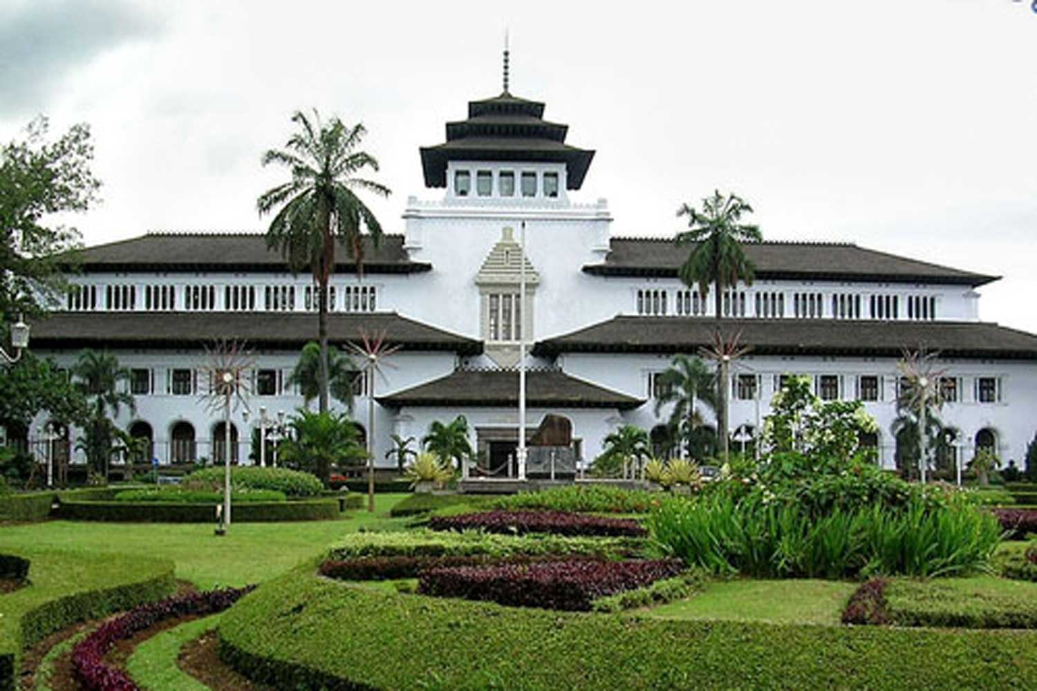 Cuaca Panas Terik di Bandung