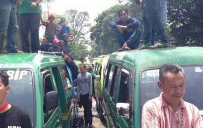 Angkot Bandung Mogok, Ojek Laris Manis
