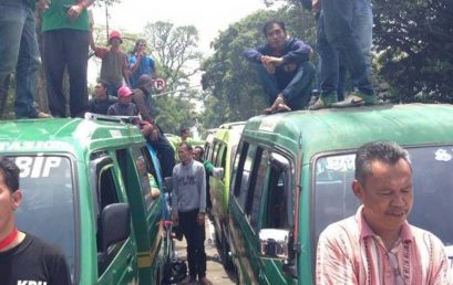 Angkot Bandung Mogok, Ojek Laris Manis