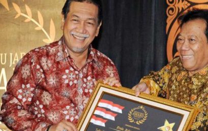 Gubernur Jabar Dapat Bawaslu Jabar Award 2017