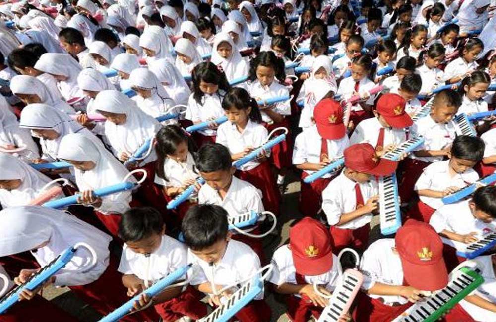 Kota Bandung Pecahkan Rekor Pianika Kota Bandung Pecahkan Rekor Pianika