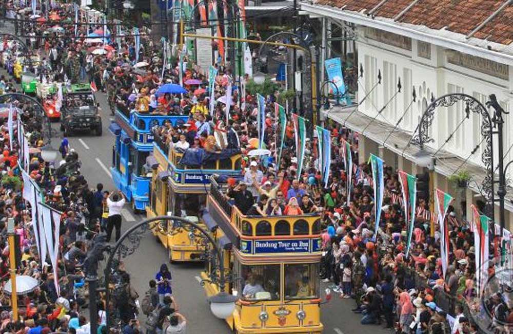 Karnaval Kemerdekaan Sepanjang Gasibu hingga Alun-alun