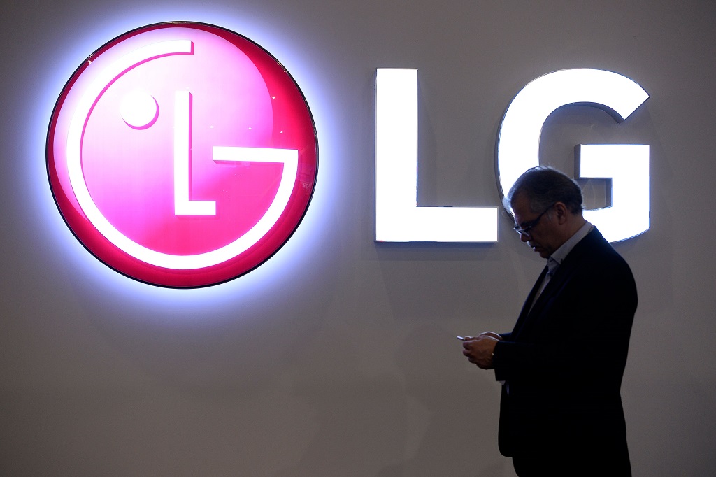 LG Rancang Smartphone dengan Tiga Kamera Depan