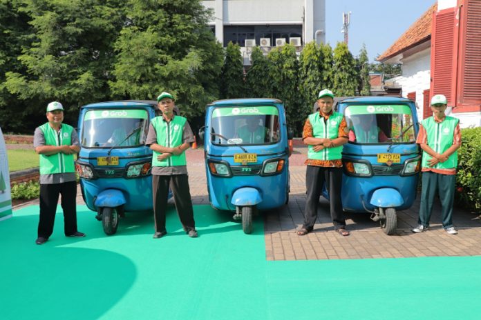 Pesan Bajaj di Jakarta Kini Bisa Pakai Grab