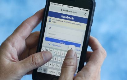 Facebook Pantau Pengguna iPhone via Kamera Depan?
