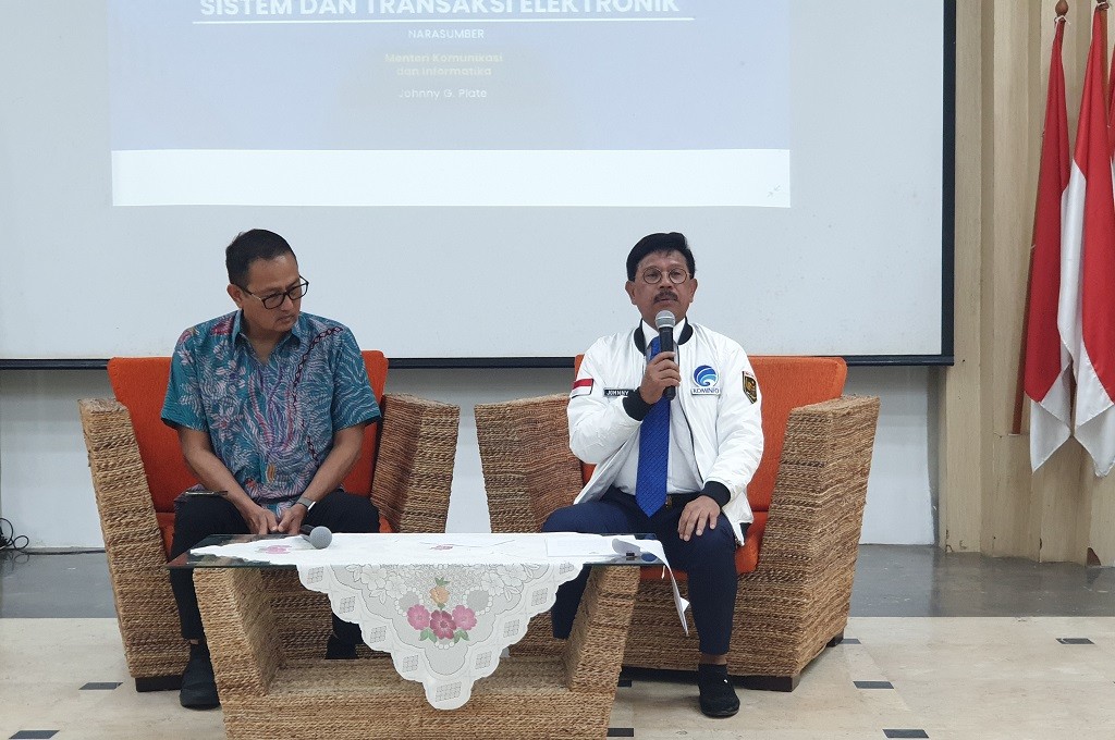 Kominfo Selesaikan Draft Akhir Permen Penyelenggaraan Sistem Elektronik Kominfo Selesaikan Draft Akhir Permen Penyelenggaraan Sistem Elektronik