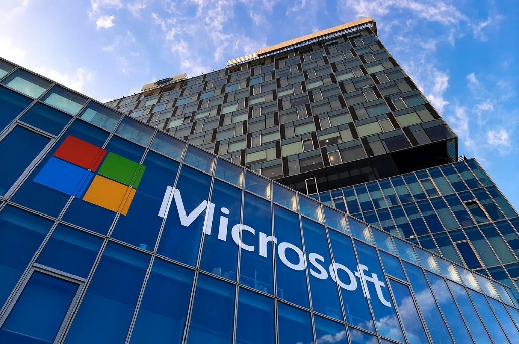 Microsoft Dirikan Pusat Data Pertama di Indonesia Microsoft Dirikan Pusat Data Pertama di Indonesia