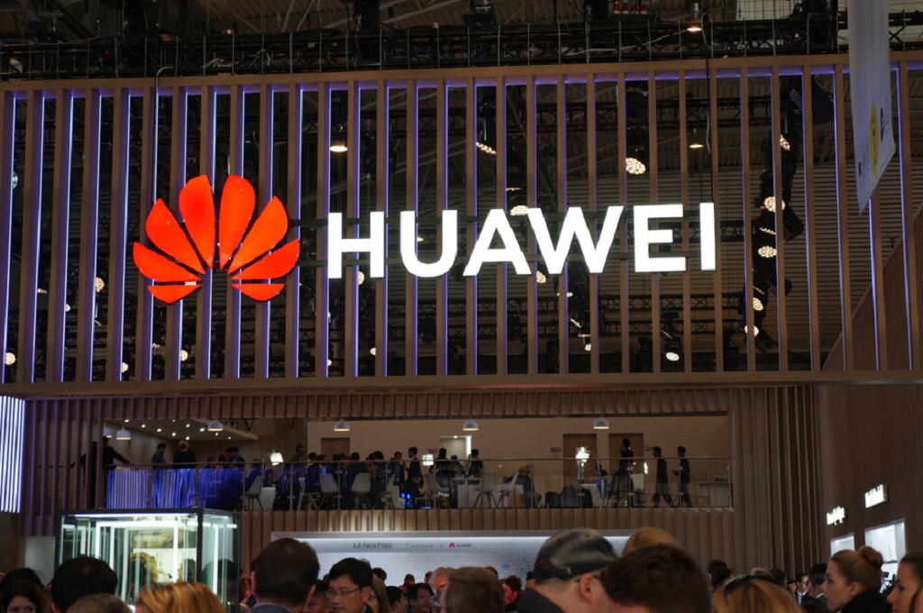 Pangsa Pasar Huawei di Tiongkok Menurun Separuh dalam Kurang dari 1 Tahun