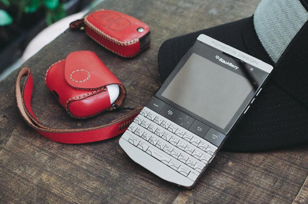 BlackBerry Jual Paten Mobile Rp8,6 Triliun