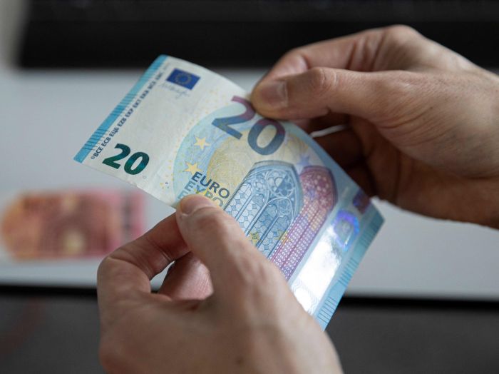 Kenaikan Suku Bunga Hantam Laju Mata Uang Euro