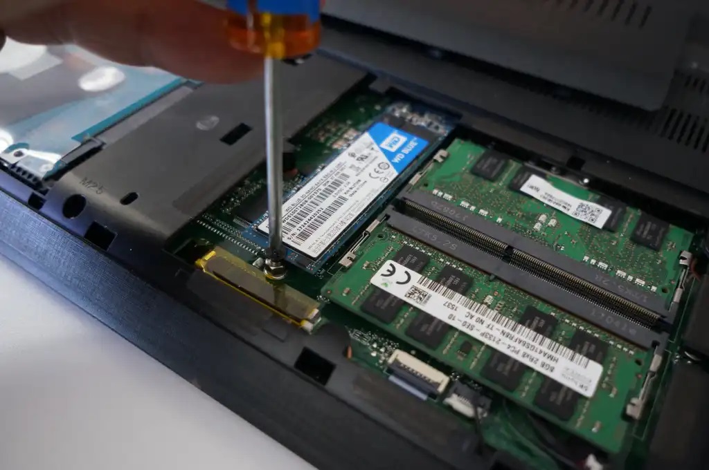 Mana Lebih Dulu, Upgrade RAM atau Ganti Pakai SSD di Laptop? Mana Lebih Dulu, Upgrade RAM atau Ganti Pakai SSD di Laptop?