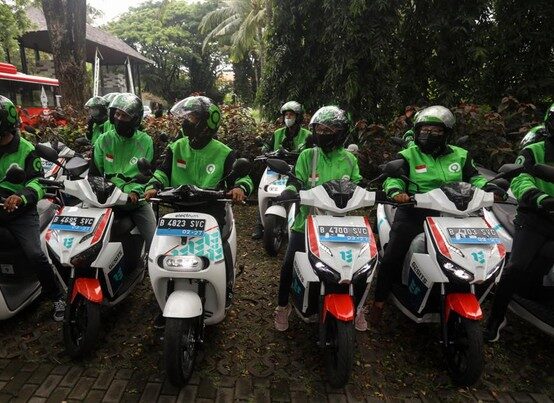 Tak Ada Payung Hukum, Ojol Grab-Gojek Profesi Ilegal?