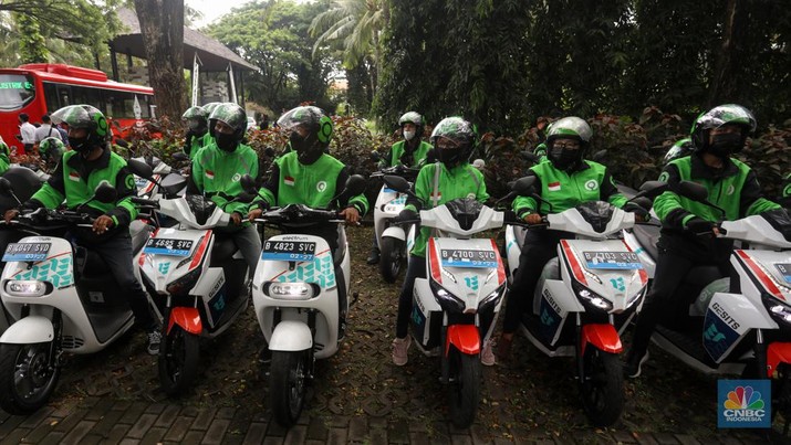 Tak Ada Payung Hukum, Ojol Grab-Gojek Profesi Ilegal?